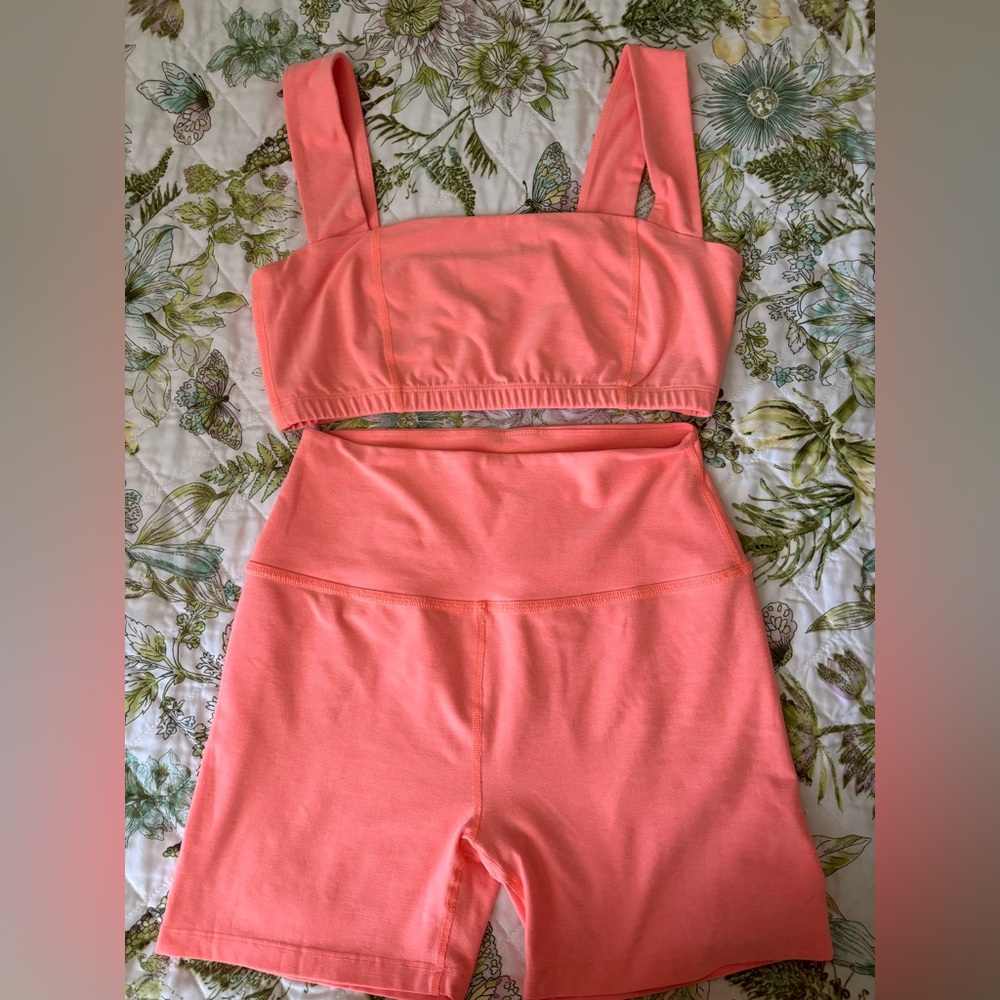 Beyond Yoga Coral Set 🍑